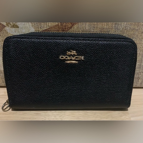 Coach Medium Id Zip Wallet 
Black pebbled leather - Picture 1 of 4